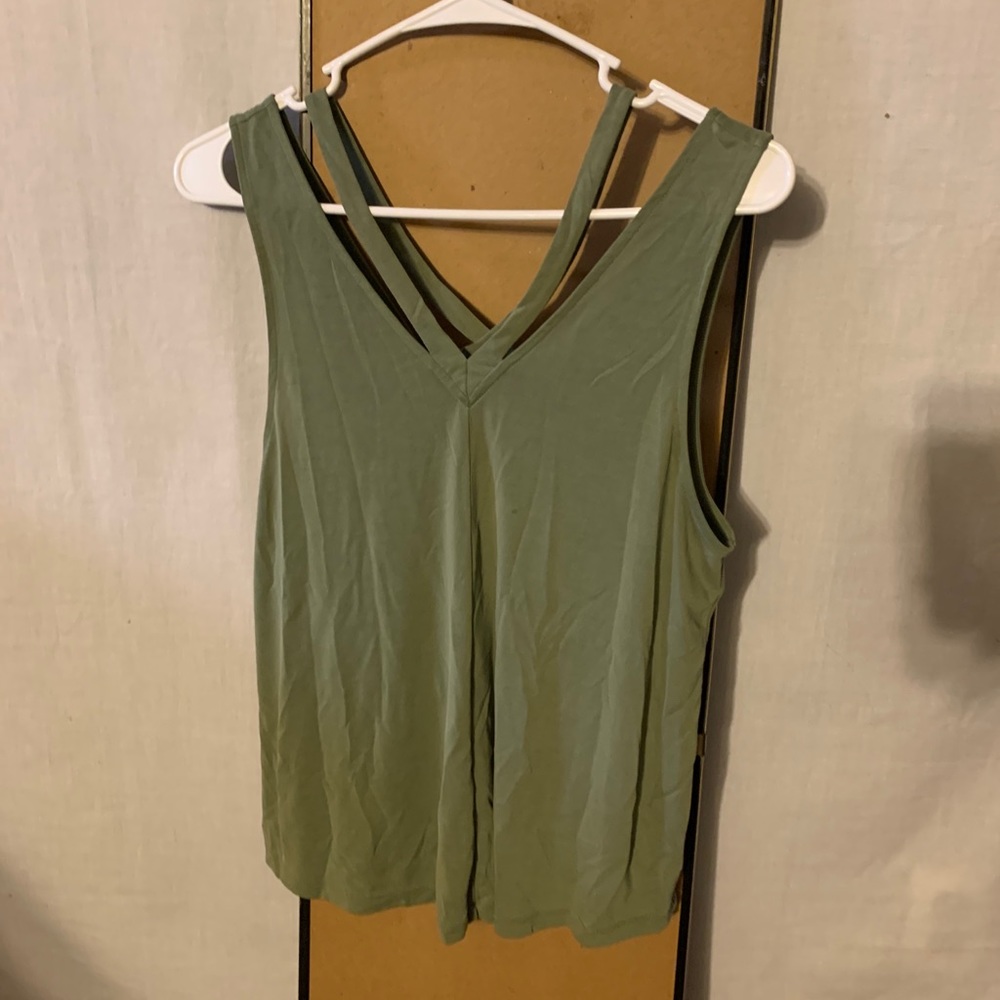 American Eagle v-neck shirt
